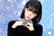 神級開場！BTS師妹團上台「突剪斷長髮」　粉絲嚇傻狂尖叫