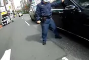 【影】北市賓士男拒檢遭警開槍！嫌犯棄車逃…晚間落網