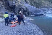 霞喀羅古道離奇墜谷！妻亡夫失蹤28天　躺淺灘淪冰屍