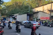【影】妙齡女騎士撞上大貨車！　當場頸部斷裂慘死