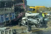 快訊/國4清水段爆連環車禍！多車嚴重變形損毀　受困駕駛送醫急救
