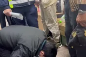 【影】左轉疏忽葬送母子性命！肇事司機現身向家屬下跪道歉：真的對不起