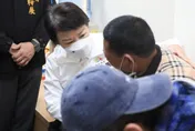 公車撞飛母嬰雙亡！老父心碎哭喊 盧秀燕探視全程緊擁