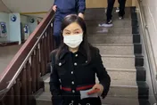 影/罵張淑娟還罵慈濟！周玉蔻囂張出庭　猛男護駕坐保時捷