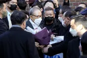 李明博特赦後首度露面發表談話　「願勞工福利得到加強」酸爆尹錫悅