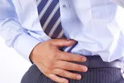 翁腰痛噴「血尿」拖延不看醫生！檢查驚「罹這癌」　醫：「3縣市」發生率竟最高