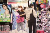 普發現金6000不敵升息、漲電價　4月消費信心指數終止連3升