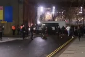 影／英國跨年夜暴動連連！民眾不買票硬闖煙火區　夜總會刺傷案1人命危