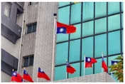 尷尬了！北投區公所「國旗倒掛」出大包　民政局長致歉