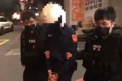 影/還在玩跨年扮裝趴？新北新莊警逮街頭指揮交通「假阿sir」　制服配備攏總有