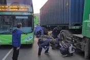 快訊/台南永康發生死亡車禍！女騎士疑遭大貨車輾斃