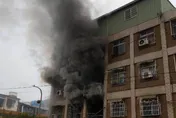 快訊/高雄民宅大火！黑煙暴竄衝破窗　警消破門驚見1焦屍