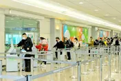 陸經港澳轉機入境加嚴！須持搭機前檢驗報告　首班旅客66人抵台