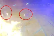 影/害人反害己！兩名男子深夜囂張縱火　下一秒竟「引火自焚」倉皇逃跑