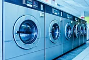 他凌晨4點「洗衣服吵醒人」！鄰居怒貼紙條抗議…內行曝：可省電費