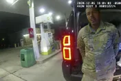 影/穿軍服也難逃歧視！美國黑人士兵遭白人警察無理毆打、噴辣椒水　今開庭審理