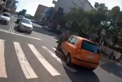 又一個不禮讓行人的駕駛！台南汽車左轉撞行人　警方這樣處置