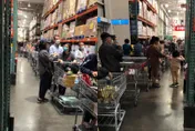 刷卡機正常！好市多人潮爆滿「結帳排40分鐘」　網曝大排長龍主因
