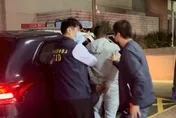 影/不滿醉客出言不遜！醉老闆竟酒瓶砸客「菜刀伺候」　警強勢制止送辦