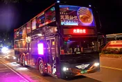 雙層觀光巴士成賞燈列車！　住北市飯店搭車免錢