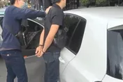 領取飆股「老師帶牌」真相揭曉　男裝美女狠詐300萬見警攔車嚇到腿軟