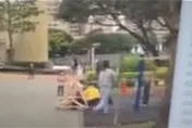 影/新北公園運動器材斷裂砸傷人！婦人頭破、腿骨折…公所「會負起責任」