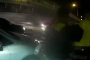 把警察當人形立牌！酒駕男見臨檢急停與友「換位」　頂罪遭識破下場慘
