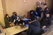 老當益壯？台南警臨檢養生館　破門赫見越南妹挺「長輩」幫7旬翁「保養」