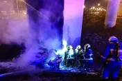 影/除夕開車勿搶快！台中交流道1男飛撞出圍籬　「慘燒淪焦屍」