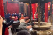 影/停辦兩年復辦！大甲鎮瀾宮「頭香哥」又是他　已三度抱走頭香
