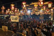 影/疫情停辦2年　香港黃大仙祠「上頭香」復辦香客從除夕中午排到半夜