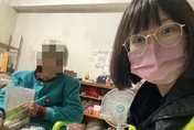 82歲嬤賣玉蘭花養一家三口！悲慘身世讓女警伸援手…募物資助她過好年