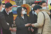 蔡英文初三發福袋「陳情男遭架離」！他南漂高雄痛批：不關心警殉職、詐騙受害者