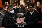 影/大甲鎮瀾宮抽出國運中上籤「薛仁貴救駕」　顏清標：要很拚 合作就會成功