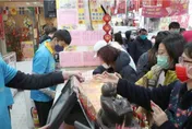 「室內免戴口罩」何時宣布？　專家建議「這些地方」優先解封！
