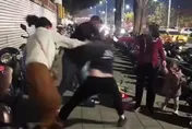 Ubike騎上人行道引糾紛！騎士行人互毆…警方這樣說