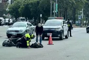 8旬機車騎士遭撞倒在路中央　台中暖心警全程跪地陪伴安撫