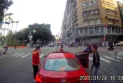 快訊/恐怖街頭！台中行車衝突竟亮「大支霰彈槍」　清潔人員善意提醒險吃名產「慶記」