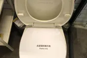 IKEA展示馬桶貼7字標語！前員工親曝奇葩經歷　上萬網友全笑翻