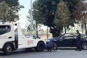 停在停車格內也要被拖？他看到「地上粉筆字」秒懂原因　照片貼上網狂引戰