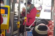 惡乘客不滿上車被「二度提醒」　竟欲扁公車司機　遭全車乘客公幹秒龜縮下場曝