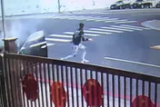 影/台中警匪追逐完結篇！「落跑2嫌」丟包「大哥女人」　躲小套房落網