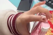 影/「超厚」一疊！女員工收開工紅包竊喜　打開秒變臉…嘆「玩不過老闆」