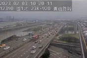 快訊/國1圓山段車禍！尖峰時刻釀「2車追撞」…占用外線道