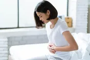 才剛吃飽又覺得餓？恐是「假性飢餓」惹禍！營養師授「5招」避免吃過量