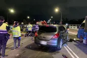 新北城林橋晚間連環車禍！5車追撞3駕駛受傷送醫