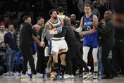 快訊/NBA連2天大亂鬥！班巴「吐舌頭」笑小里佛斯爆衝突　魔術、灰狼5人遭驅逐