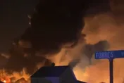 影/美國俄亥俄州火燒列車煙霧漫天　肇因疑為載百輛油車脫軌撞加油站