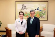 綠2024副總統熱門人選！蕭美琴駐美2年回台　陳建仁：感謝為台美關係所做努力