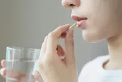 天天吃維生素C竟罹末期腎病！專家曝攝取上限：維生素C中毒恐得洗腎！